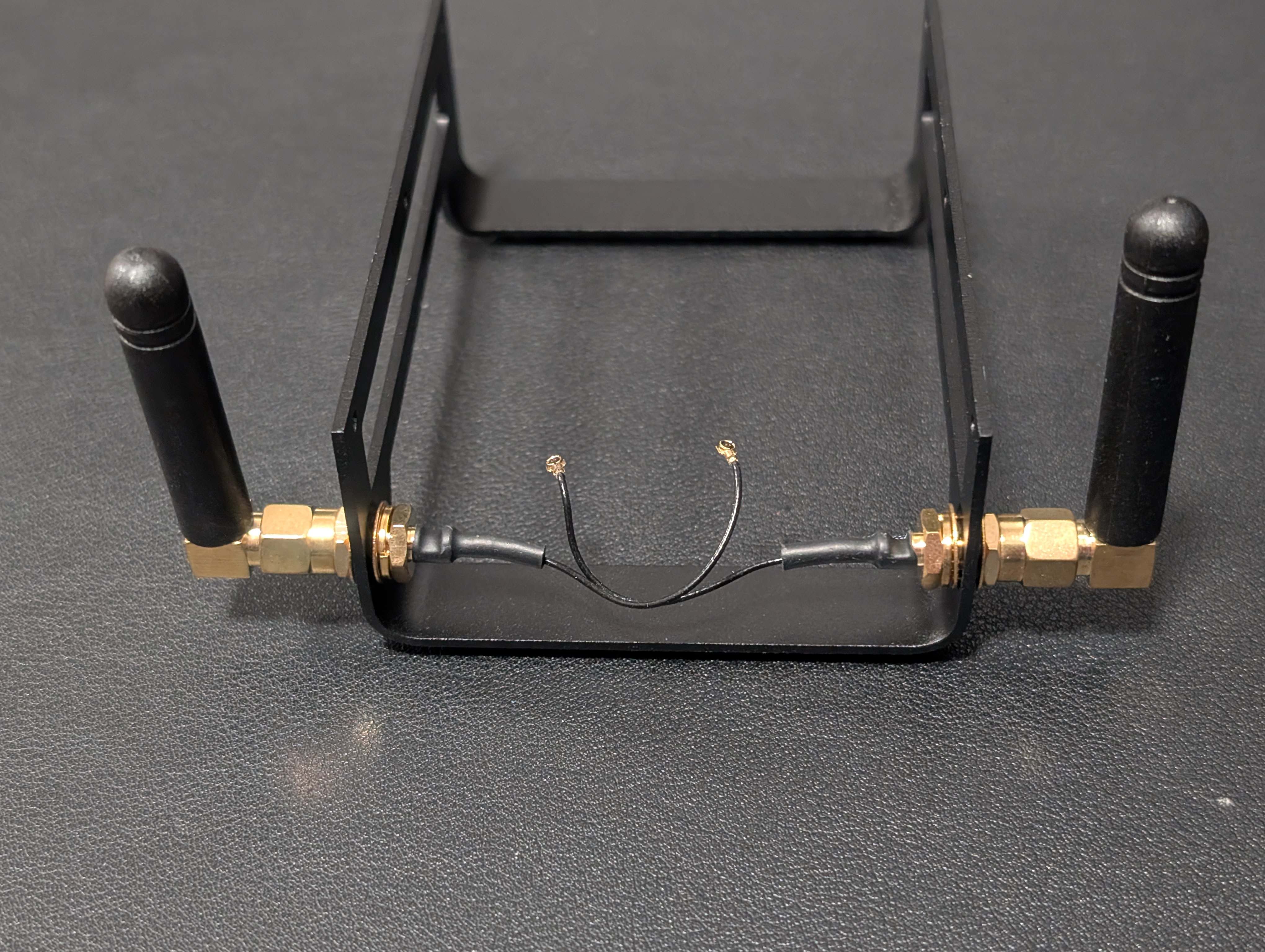 Radxa X4 heatsink frame with 3DBi antennas